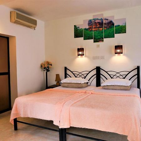 Camellia Dwelling Bed & Breakfast Hikkaduwa Dış mekan fotoğraf