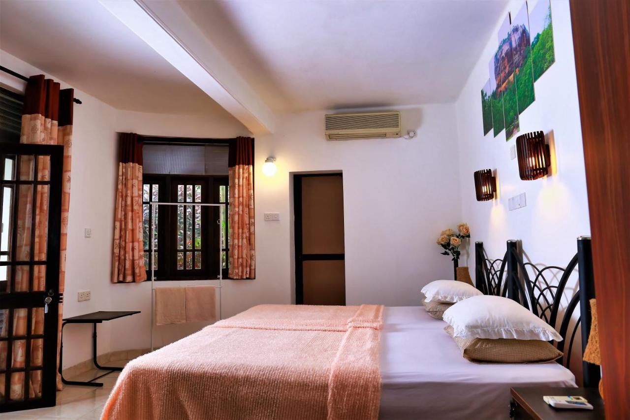 Camellia Dwelling Bed & Breakfast Hikkaduwa Dış mekan fotoğraf