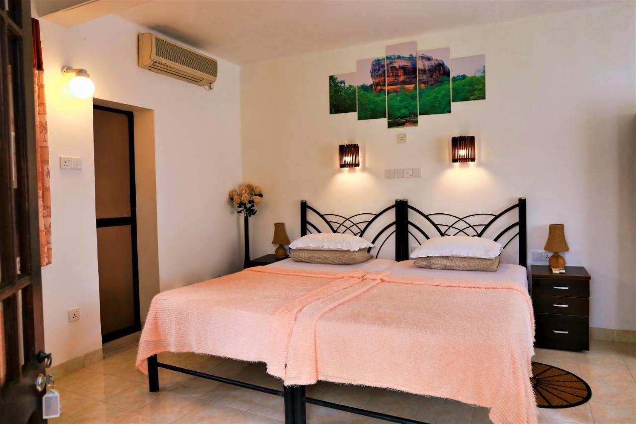 Camellia Dwelling Bed & Breakfast Hikkaduwa Dış mekan fotoğraf