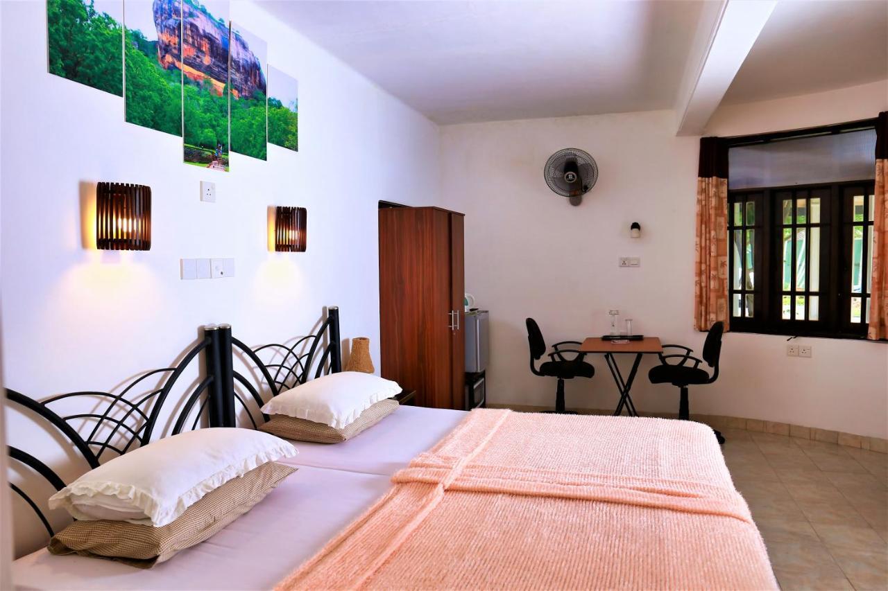 Camellia Dwelling Bed & Breakfast Hikkaduwa Dış mekan fotoğraf