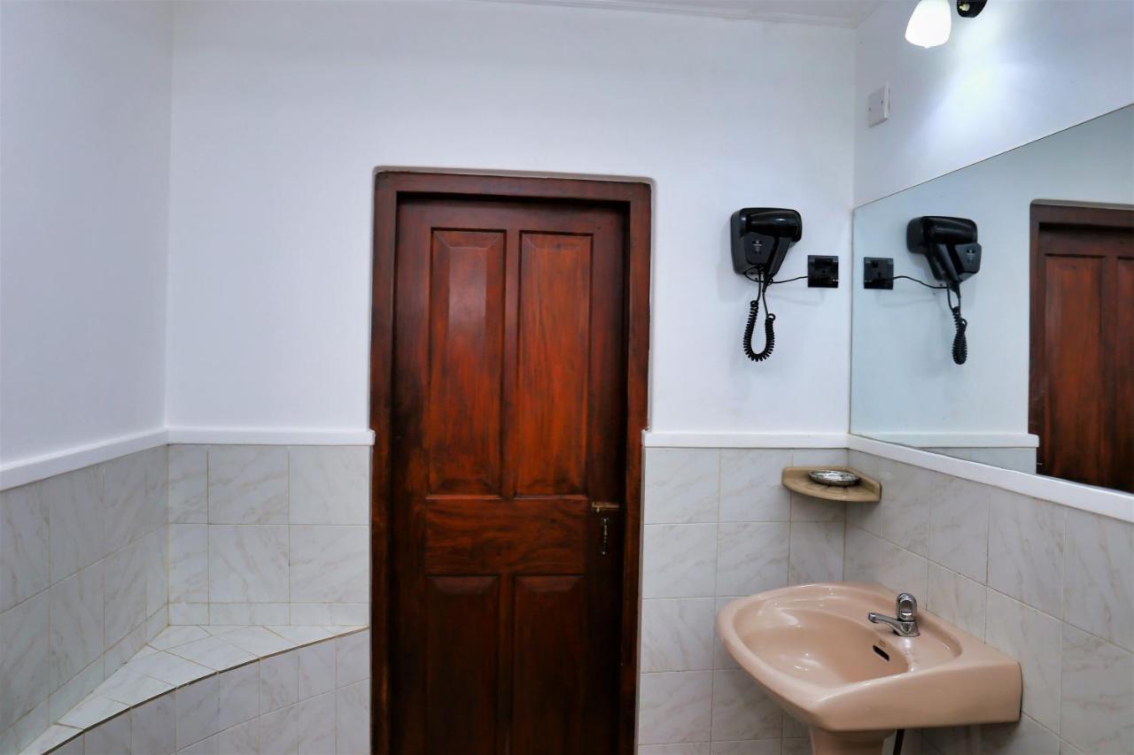 Camellia Dwelling Bed & Breakfast Hikkaduwa Dış mekan fotoğraf